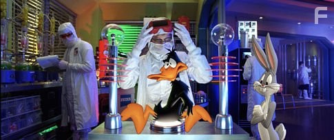 Glen Hambly in Луни Тюнз: Снова в деле (2003)