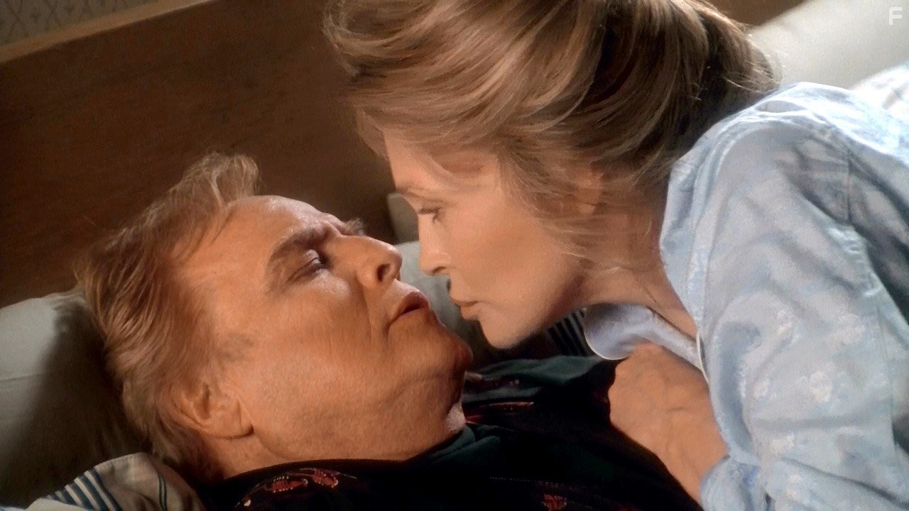 Marlon Brando and Faye Dunaway in Дон Жуан де Марко (1994)