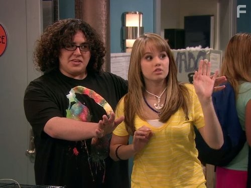 Matthew Timmons and Debby Ryan in Всё тип-топ, или Жизнь на палубе (2008)