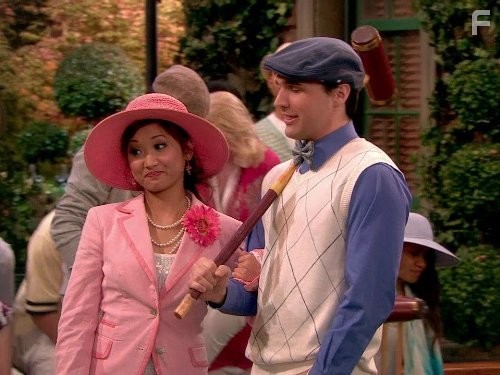 Brenda Song and Jarrett Sleeper in Всё тип-топ, или Жизнь на палубе (2008)