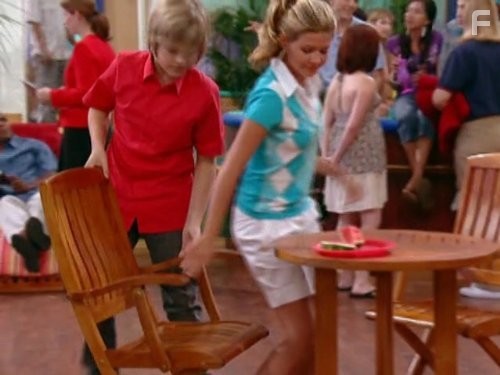 Dylan Sprouse and Gilland Jones in Всё тип-топ, или Жизнь на палубе (2008)
