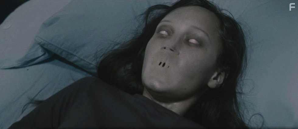 Ella Purnell in Пожиратели (2011)