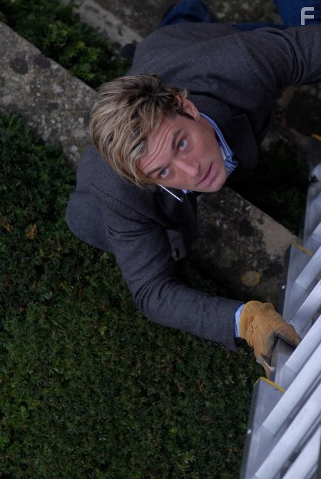 Jude Law in Сыщик (2007)