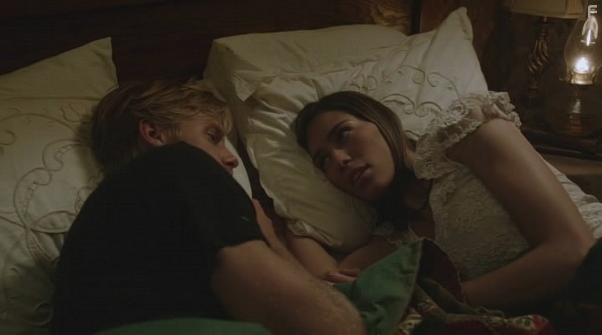 Matt Barr and Rebecca Da Costa in Семь футов (2012)