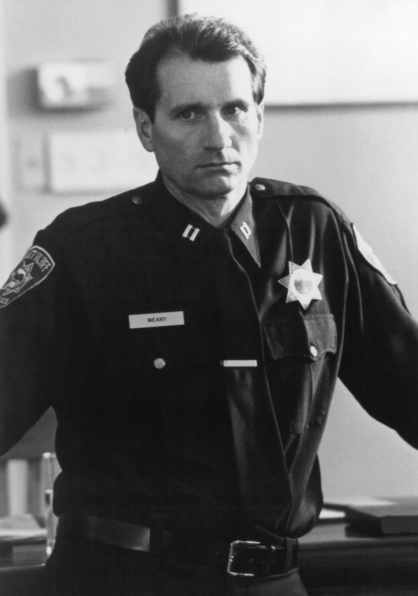Ed O'Neill in Братья-сестры, соперники-соперницы (1990)