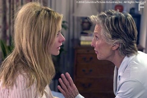 T?a Leoni and Cloris Leachman in Испанский-английский (2004)
