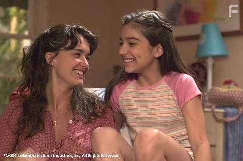 Paz Vega and Shelbie Bruce in Испанский-английский (2004)