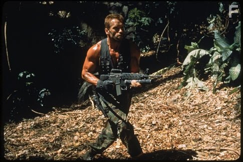Arnold Schwarzenegger in Хищник (1987)