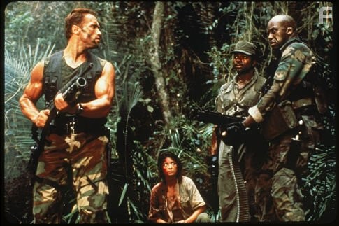 Arnold Schwarzenegger, Carl Weathers, Elpidia Carrillo, and Bill Duke in Хищник (1987)