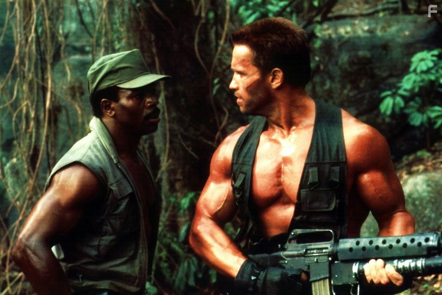 Arnold Schwarzenegger and Carl Weathers in Хищник (1987)