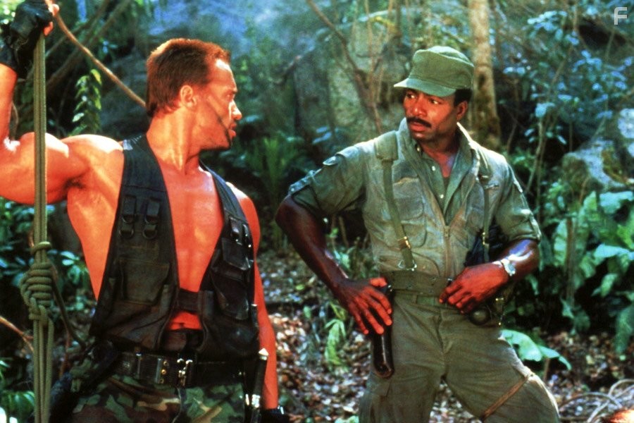 Arnold Schwarzenegger and Carl Weathers in Хищник (1987)