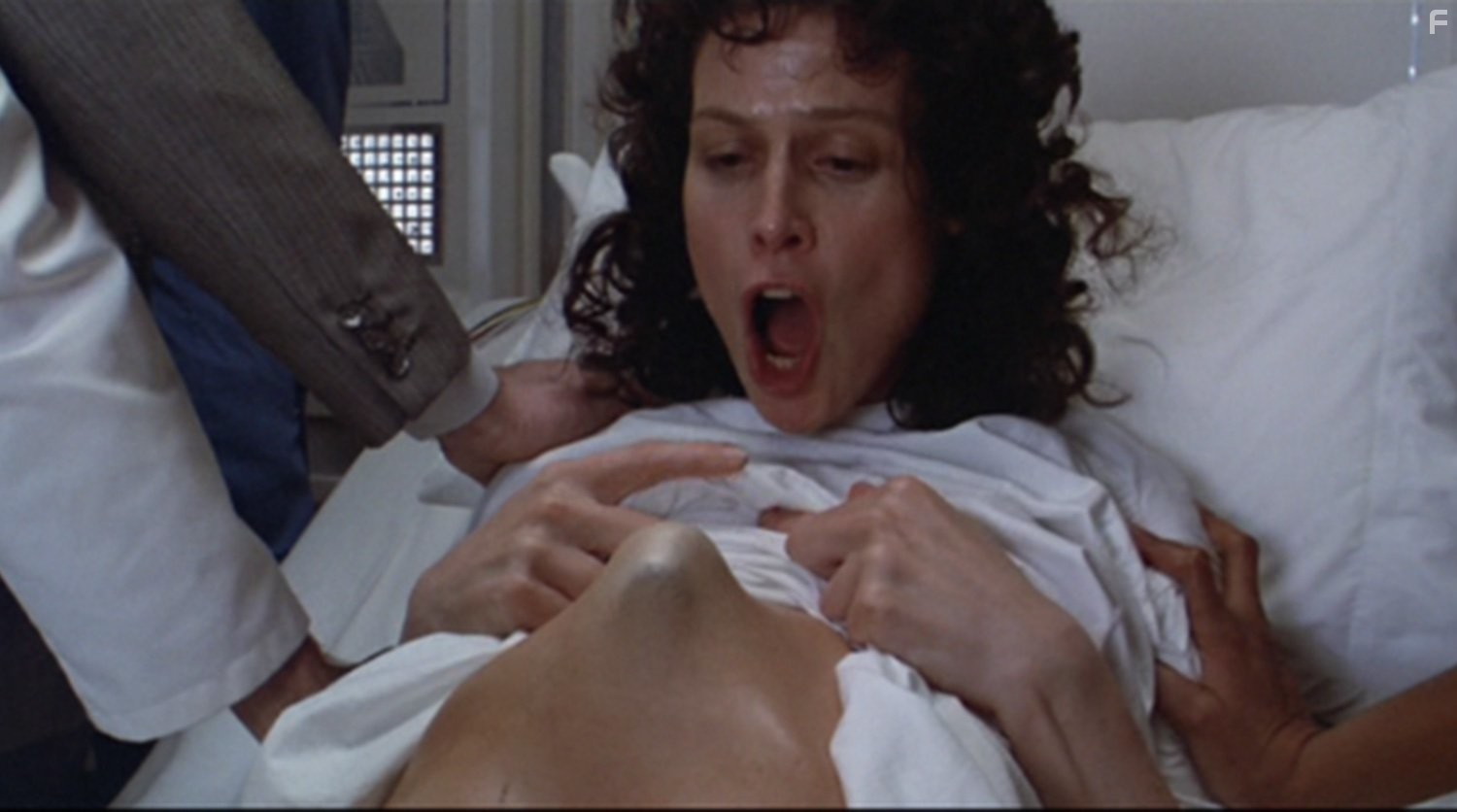 Sigourney Weaver in Чужиe (1986)