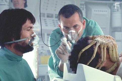 Ian Holm, John Hurt, and Tom Skerritt in Чужoй (1979)