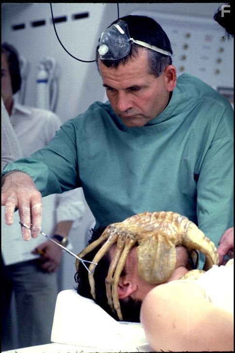 Ian Holm and John Hurt in Чужoй (1979)