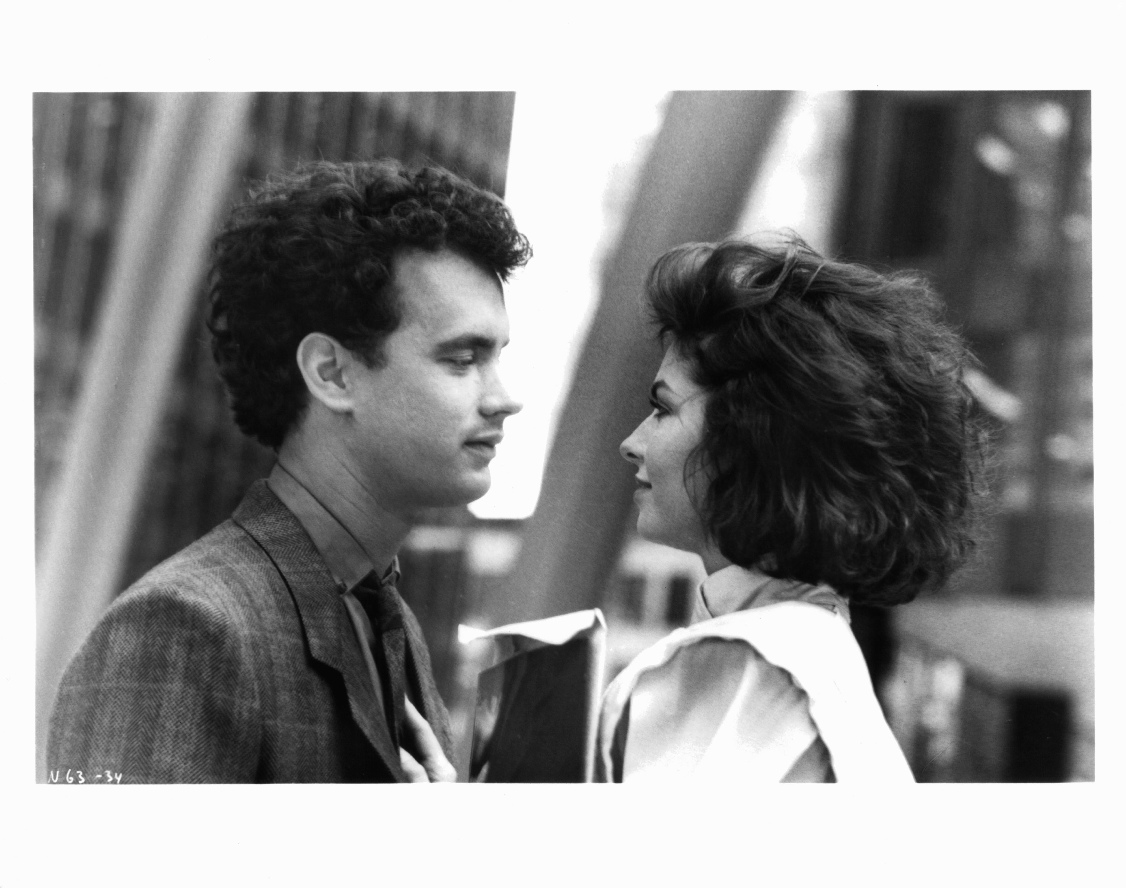 Tom Hanks and Sela Ward in Ничего общего (1986)