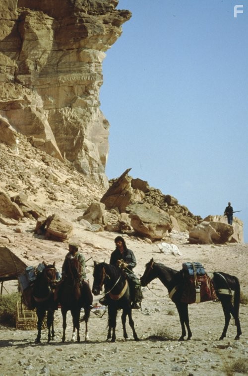 Sylvester Stallone and Sasson Gabai in Рэмбо 3 (1988)