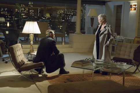 Judi Dench and Daniel Craig in Казино Рояль (2006)