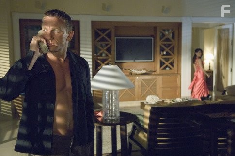 Daniel Craig and Caterina Murino in Казино Рояль (2006)