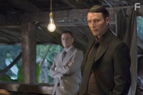 Jesper Christensen and Mads Mikkelsen in Казино Рояль (2006)