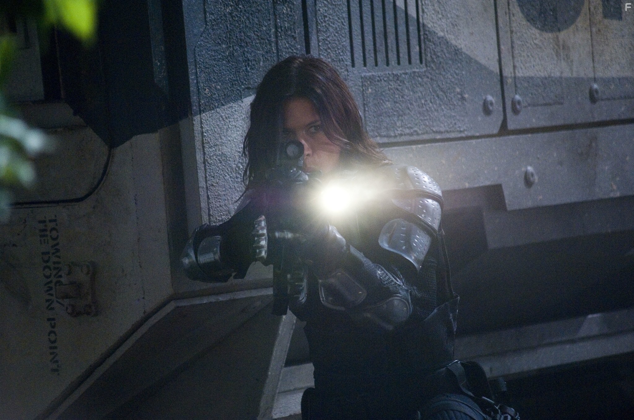 Rhona Mitra in Судный день (2008)