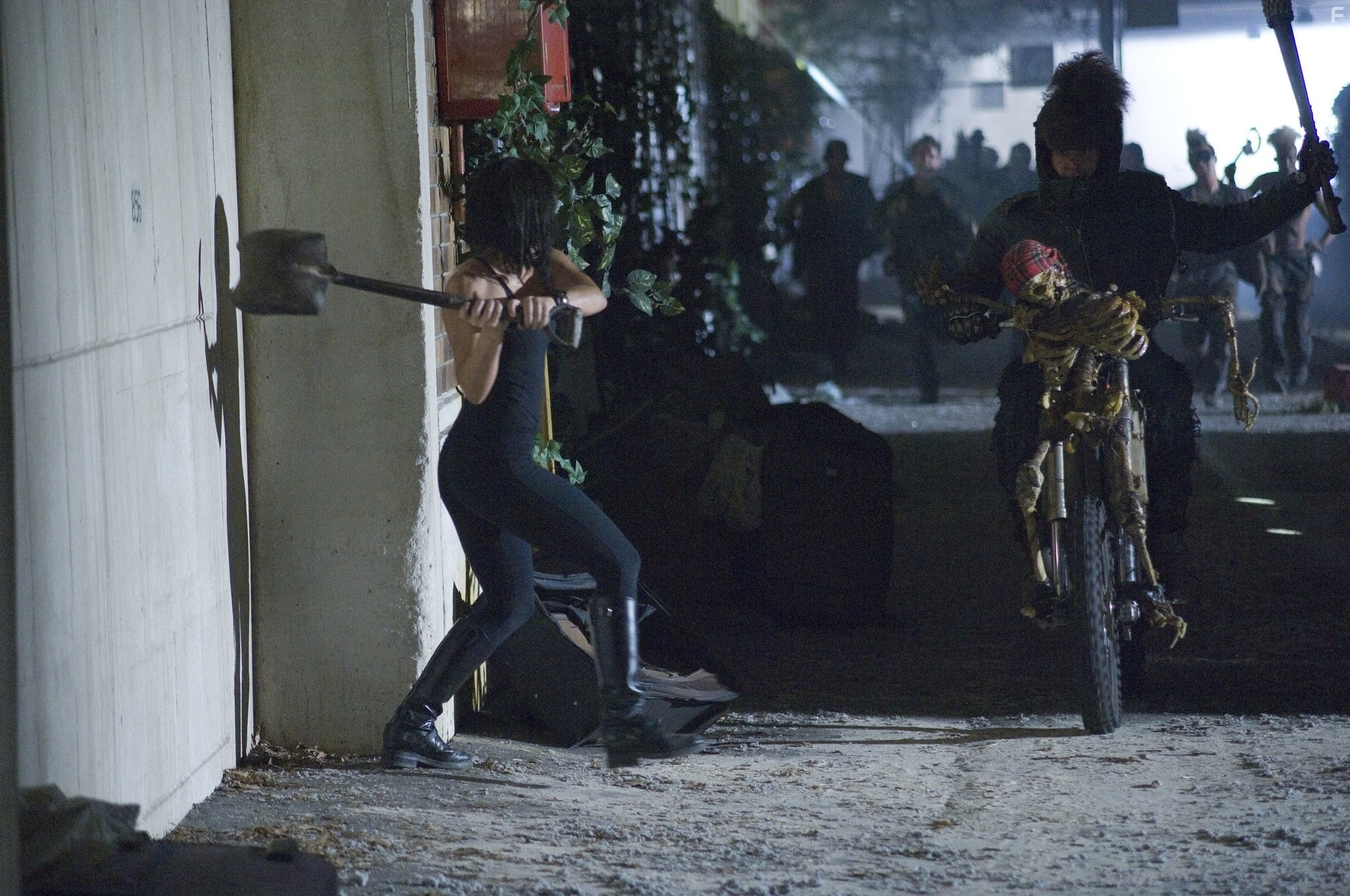 Rhona Mitra in Судный день (2008)