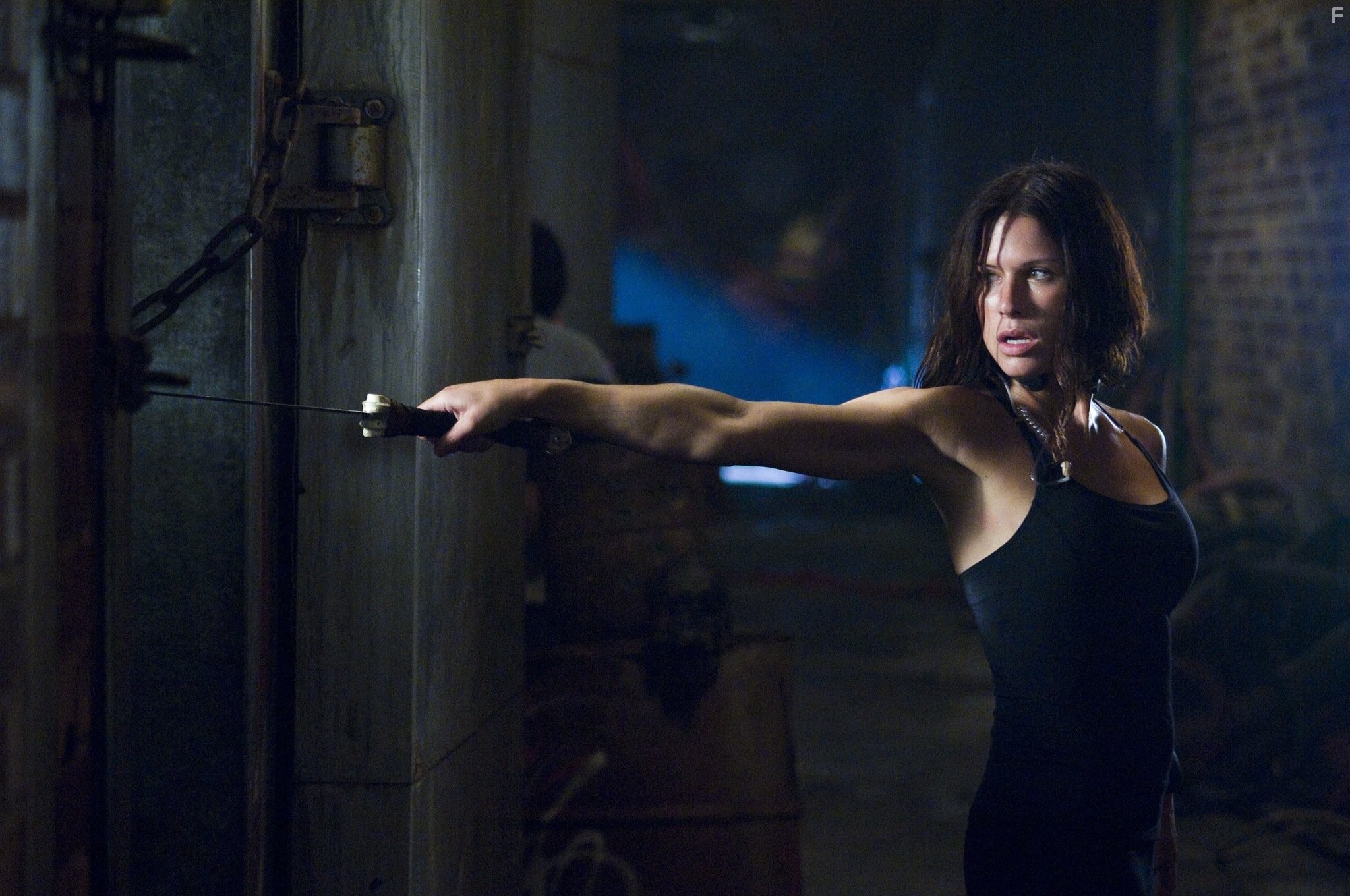 Rhona Mitra in Судный день (2008)