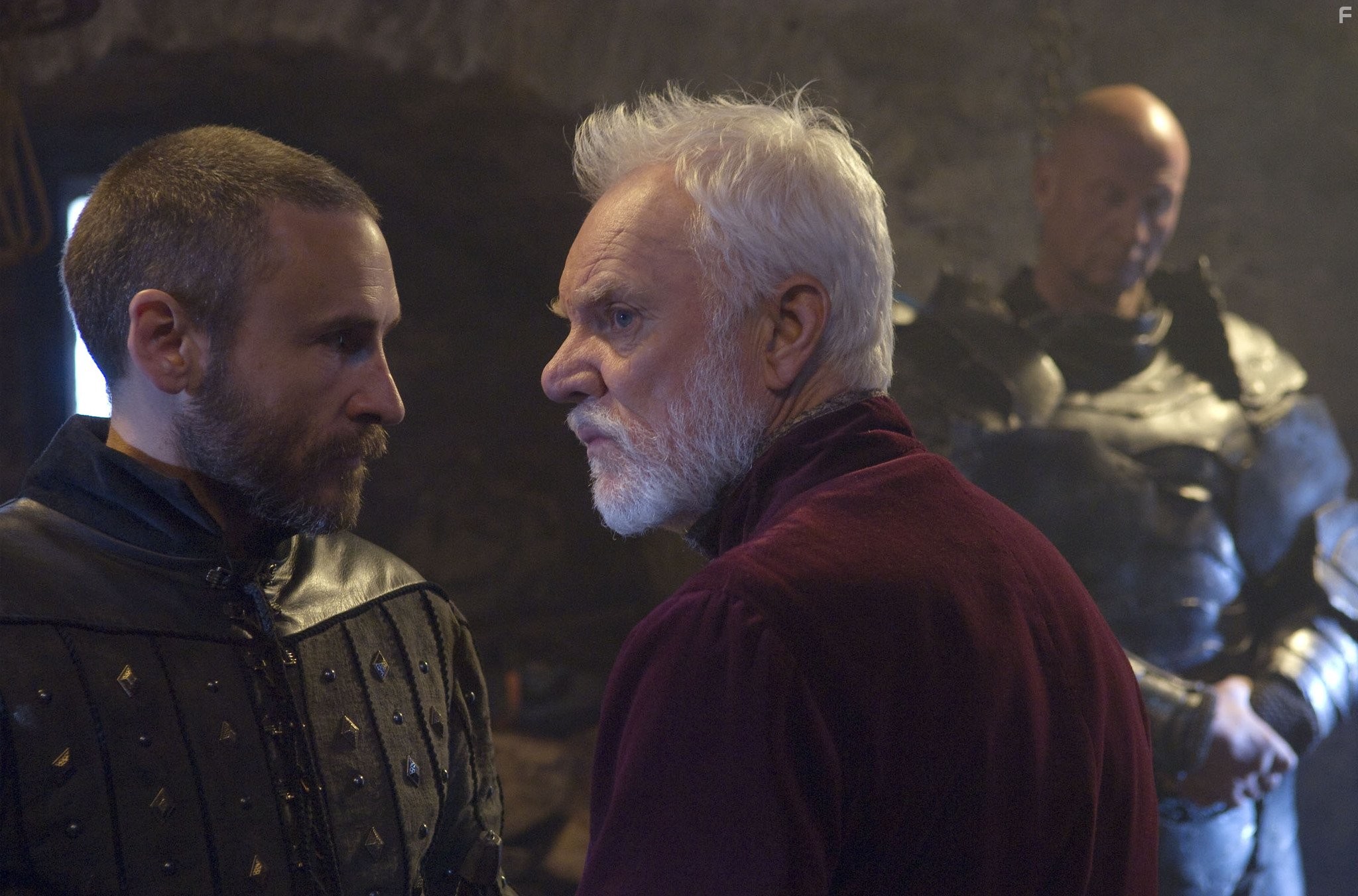 Malcolm McDowell and Cal MacAninch in Судный день (2008)