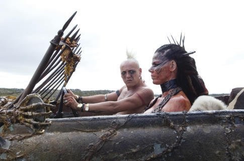 Craig Conway and Lee-Anne Liebenberg in Судный день (2008)