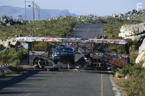 Rhona Mitra in Судный день (2008)