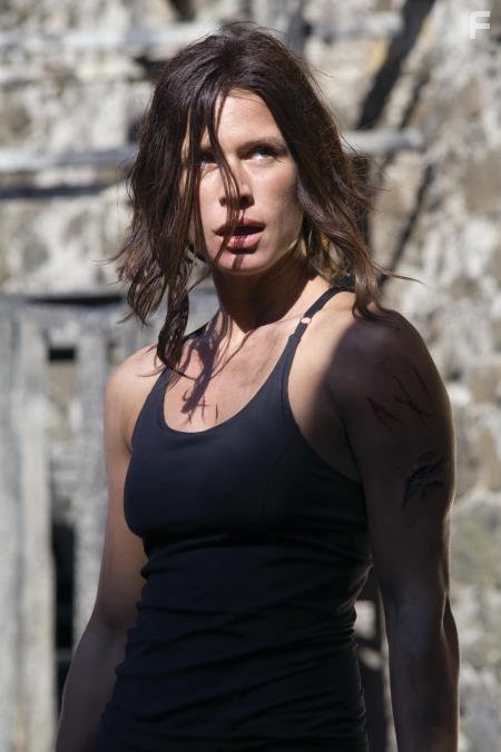 Rhona Mitra in Судный день (2008)