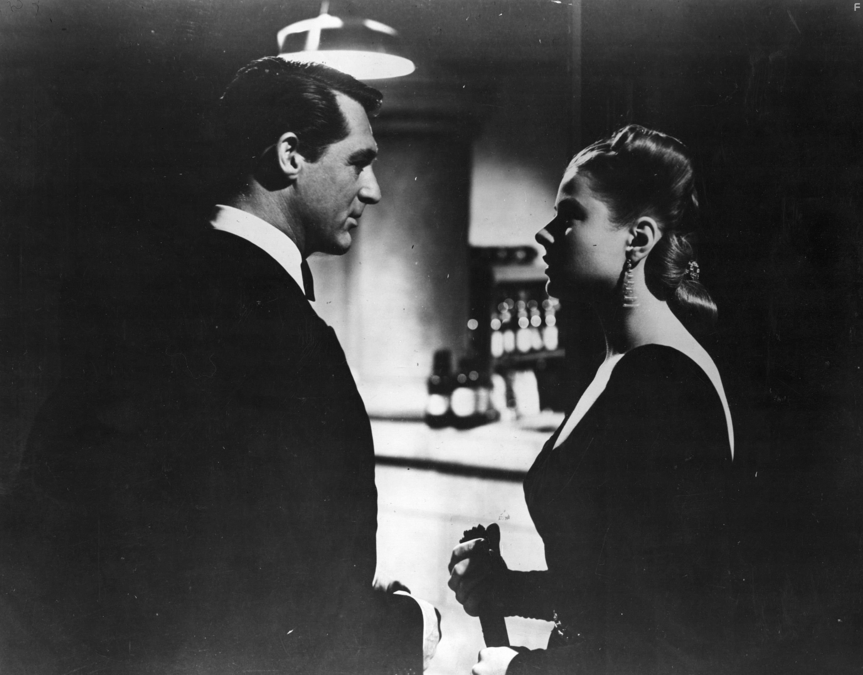 Ingrid Bergman and Cary Grant in Дурная слава (1946)