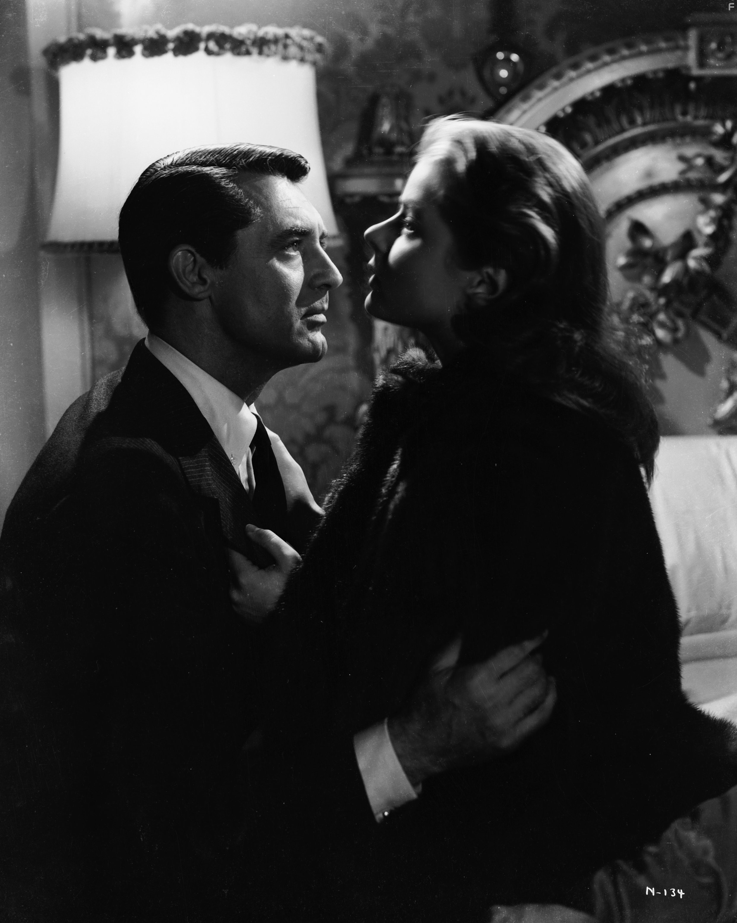 Ingrid Bergman and Cary Grant in Дурная слава (1946)