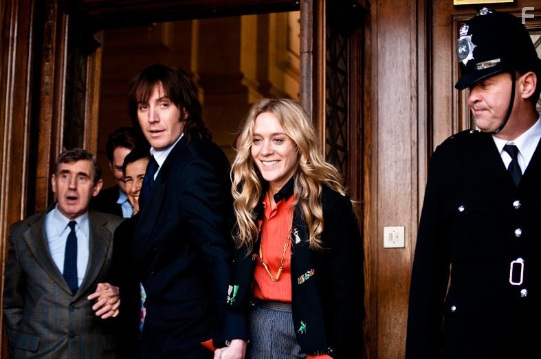 Chlo? Sevigny and Rhys Ifans in Мистер Ганджубас (2010)