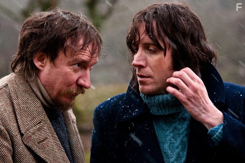 David Thewlis and Rhys Ifans in Мистер Ганджубас (2010)