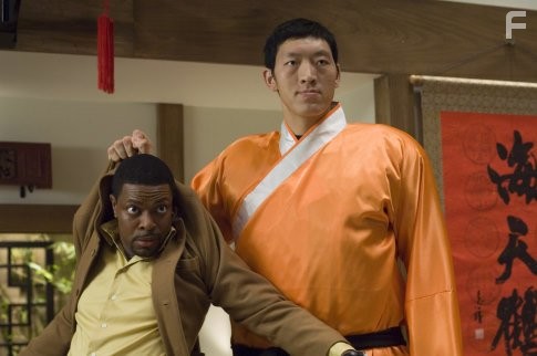 Chris Tucker and Mingming Sun in Чaс пик 3 (2007)