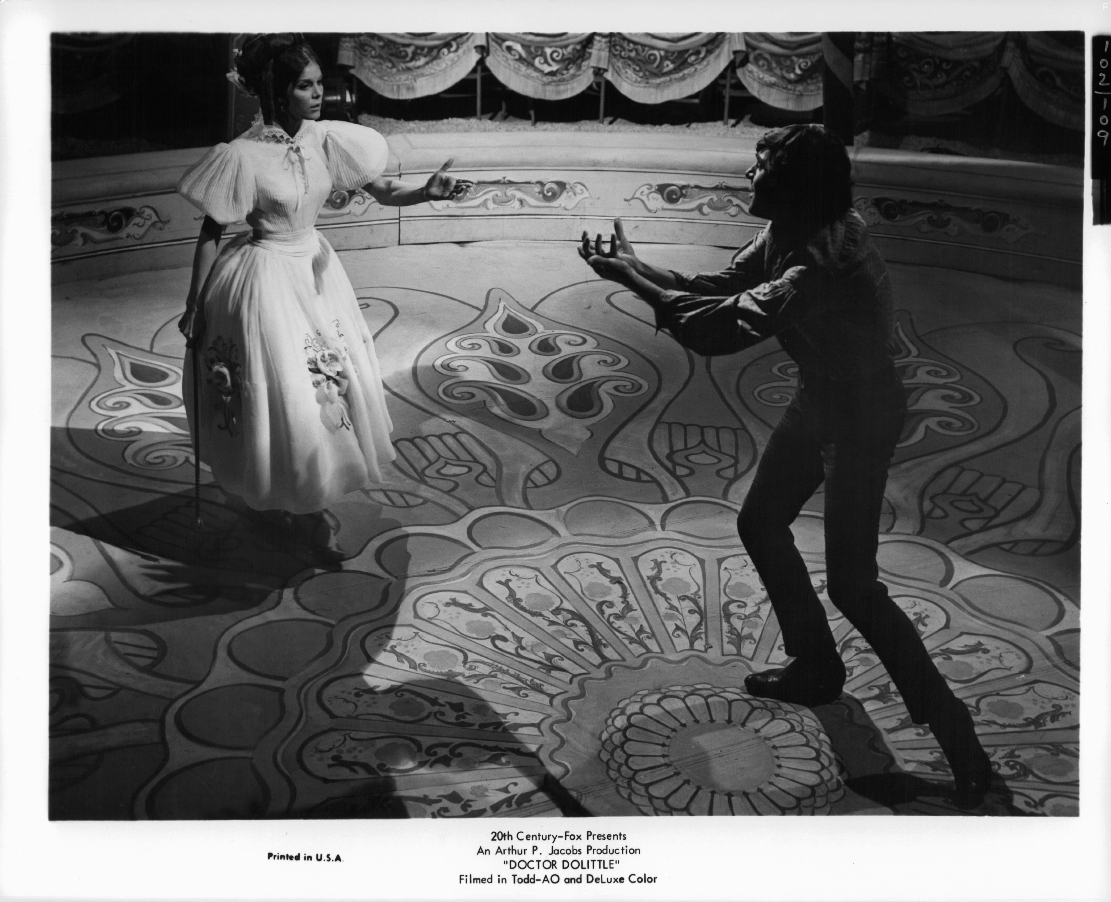 Samantha Eggar and Anthony Newley in Доктор Дулиттл (1967)