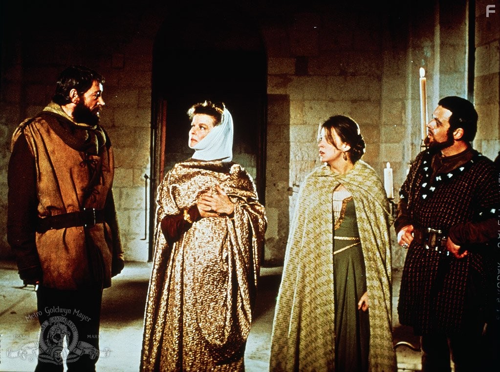 Katharine Hepburn, Anthony Hopkins, Peter O'Toole, and Jane Merrow in Лев зимой (1968)