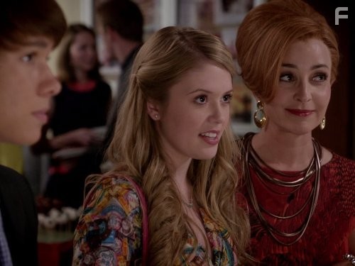 Annie Potts and Lauran Irion in Благочестивые стервы (2012)