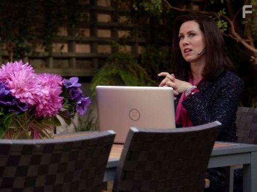 Miriam Shor in Благочестивые стервы (2012)