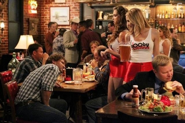 Leslie Bibb and Erin Alexis in Благочестивые стервы (2012)