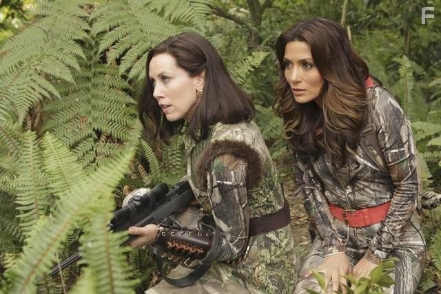Marisol Nichols and Miriam Shor in Благочестивые стервы (2012)