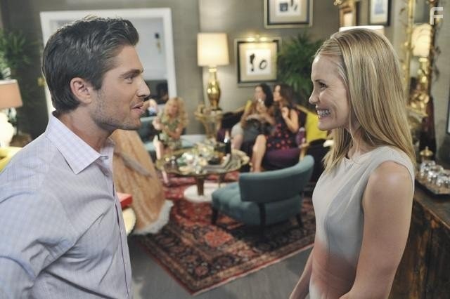 Leslie Bibb and Eric Winter in Благочестивые стервы (2012)