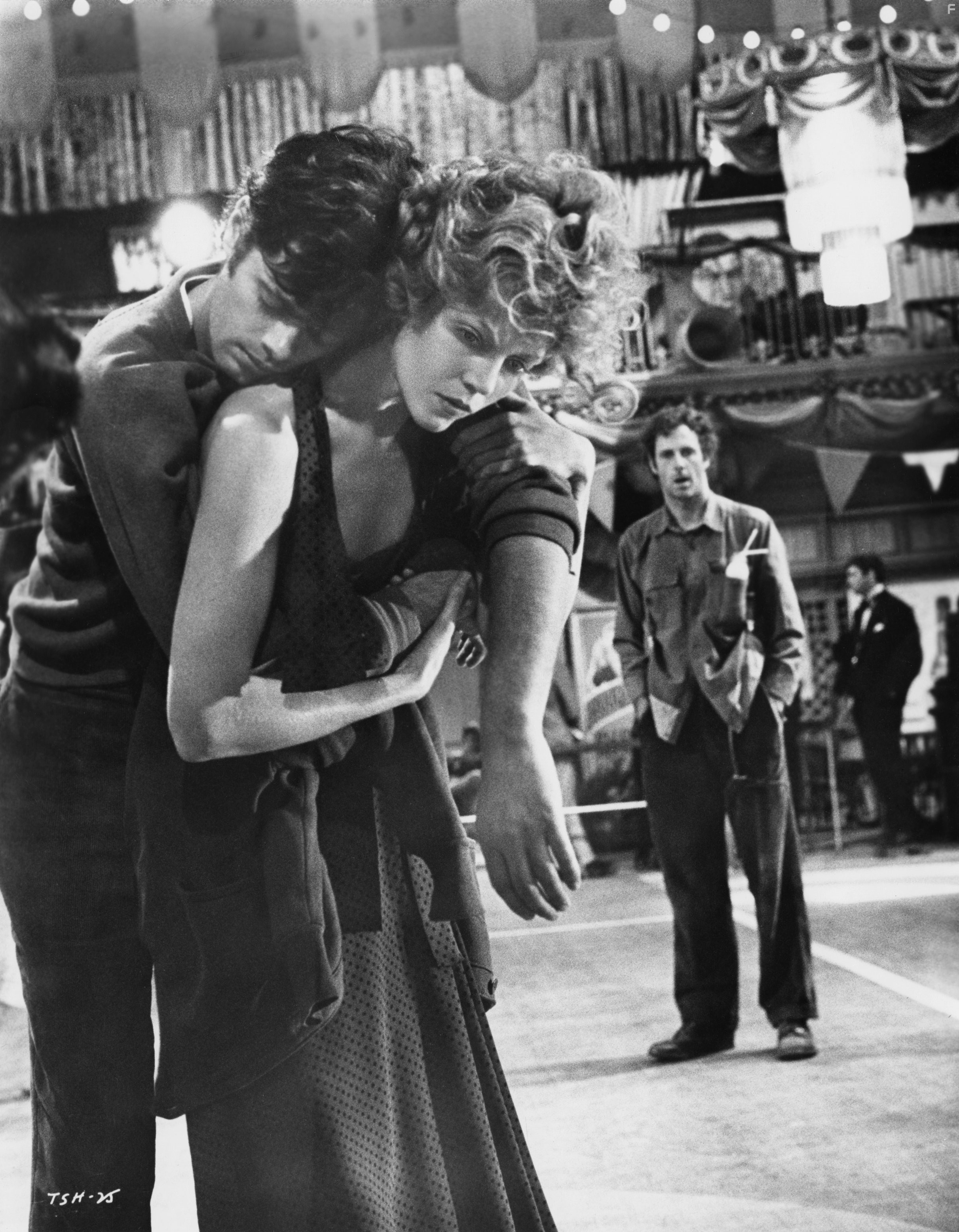 Jane Fonda, Bruce Dern, and Michael Sarrazin in Загнанных лошадей пристреливают, не правда ли? (1969)