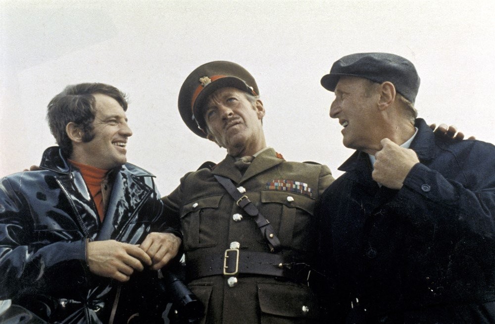 David Niven, Jean-Paul Belmondo, and Bourvil in Супермозг (1969)