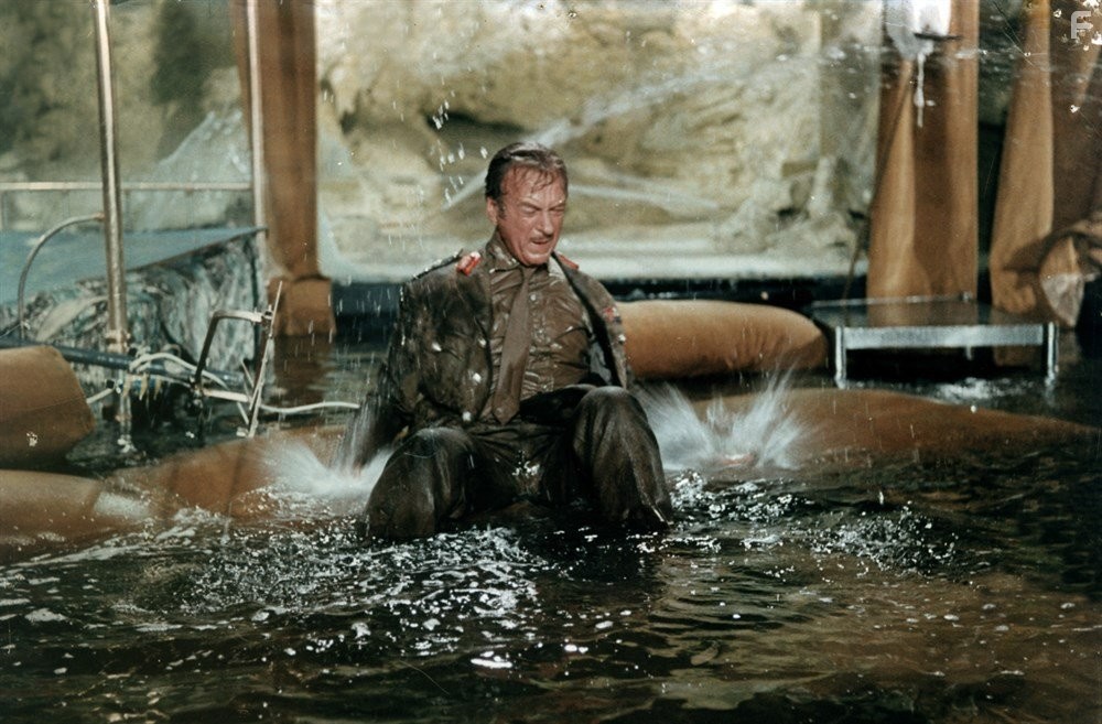 David Niven in Супермозг (1969)