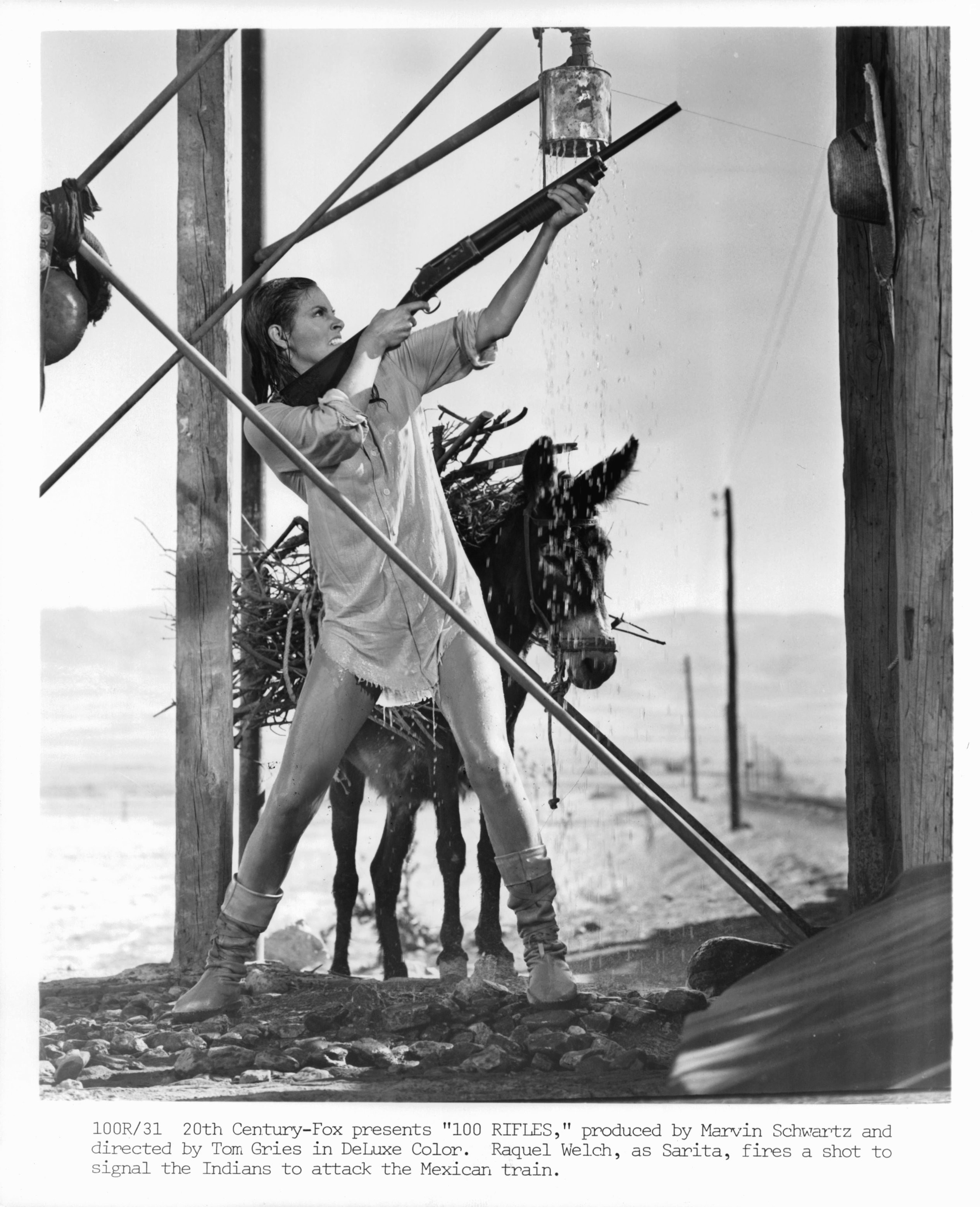 Raquel Welch in Сто винтовок (1969)