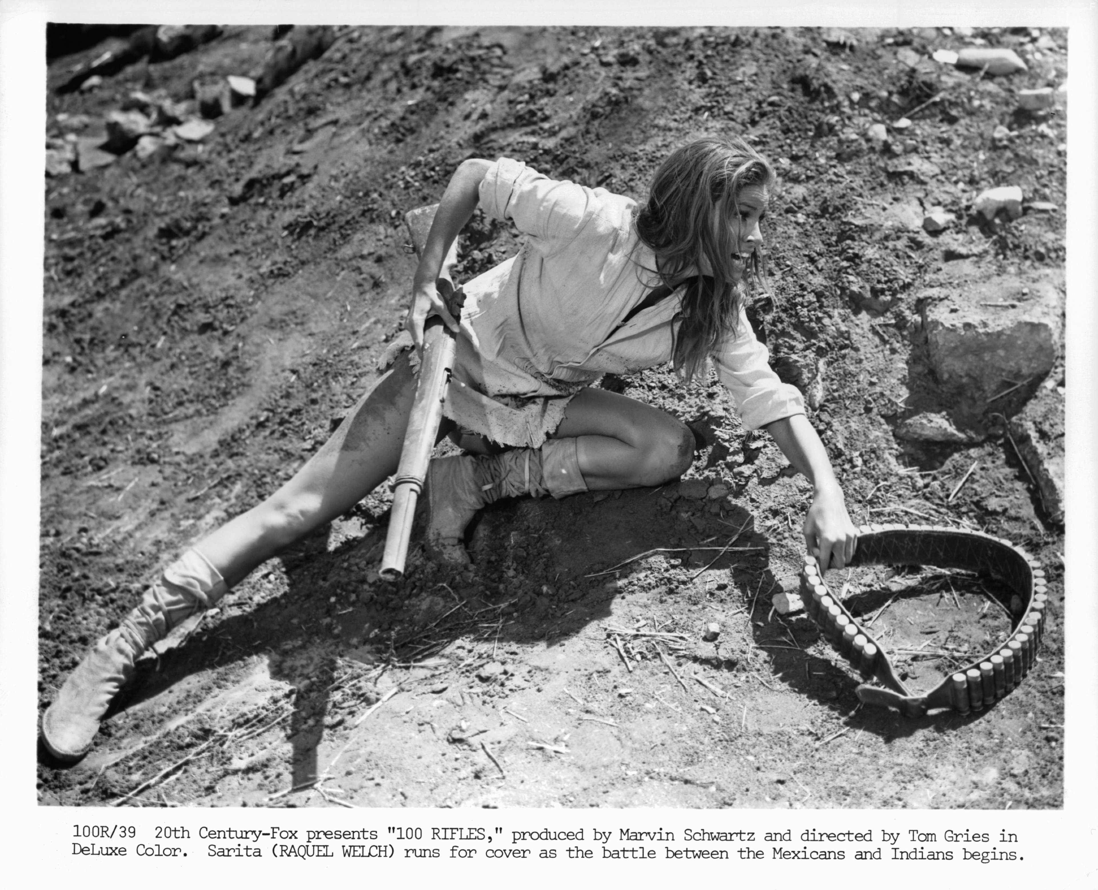 Raquel Welch in Сто винтовок (1969)