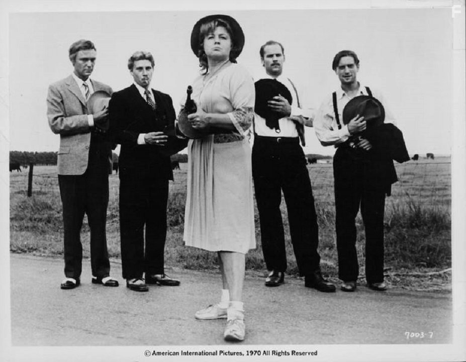 Robert De Niro, Shelley Winters, Clint Kimbrough, Don Stroud, and Robert Walden in Кровавая мама (1970)