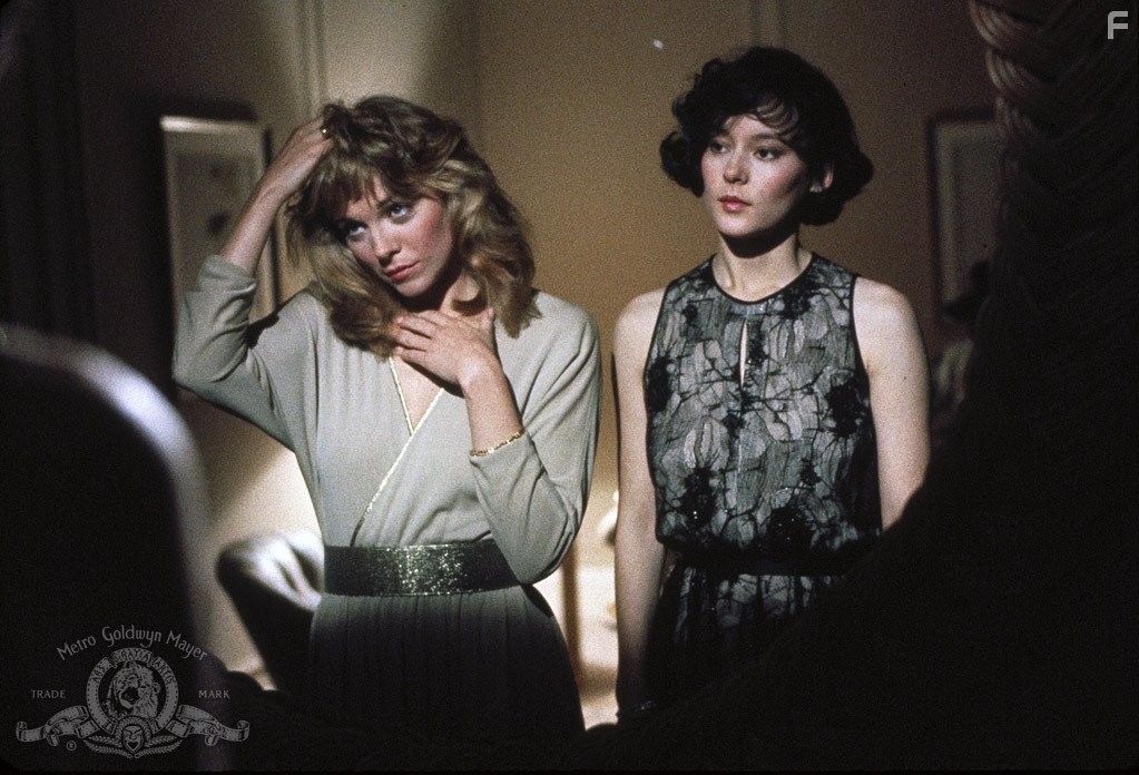 Kim Cattrall and Meg Tilly in Маскарад (1988)