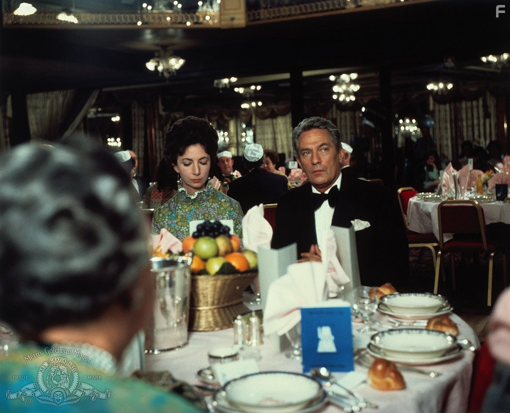 Peter Finch in Воскресенье, проклятое воскресенье (1971)